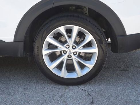 Used 2023 Ford Explorer Platinum w/ Technology Package AWD/4WD image 31