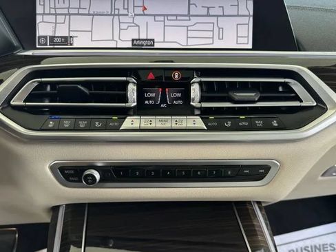 Used 2021 BMW X7 xDrive40i w/ M Sport Package AWD/4WD image 32