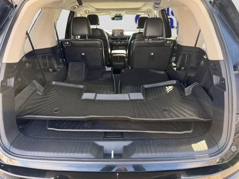 Used 2023 Honda Pilot Touring image 4