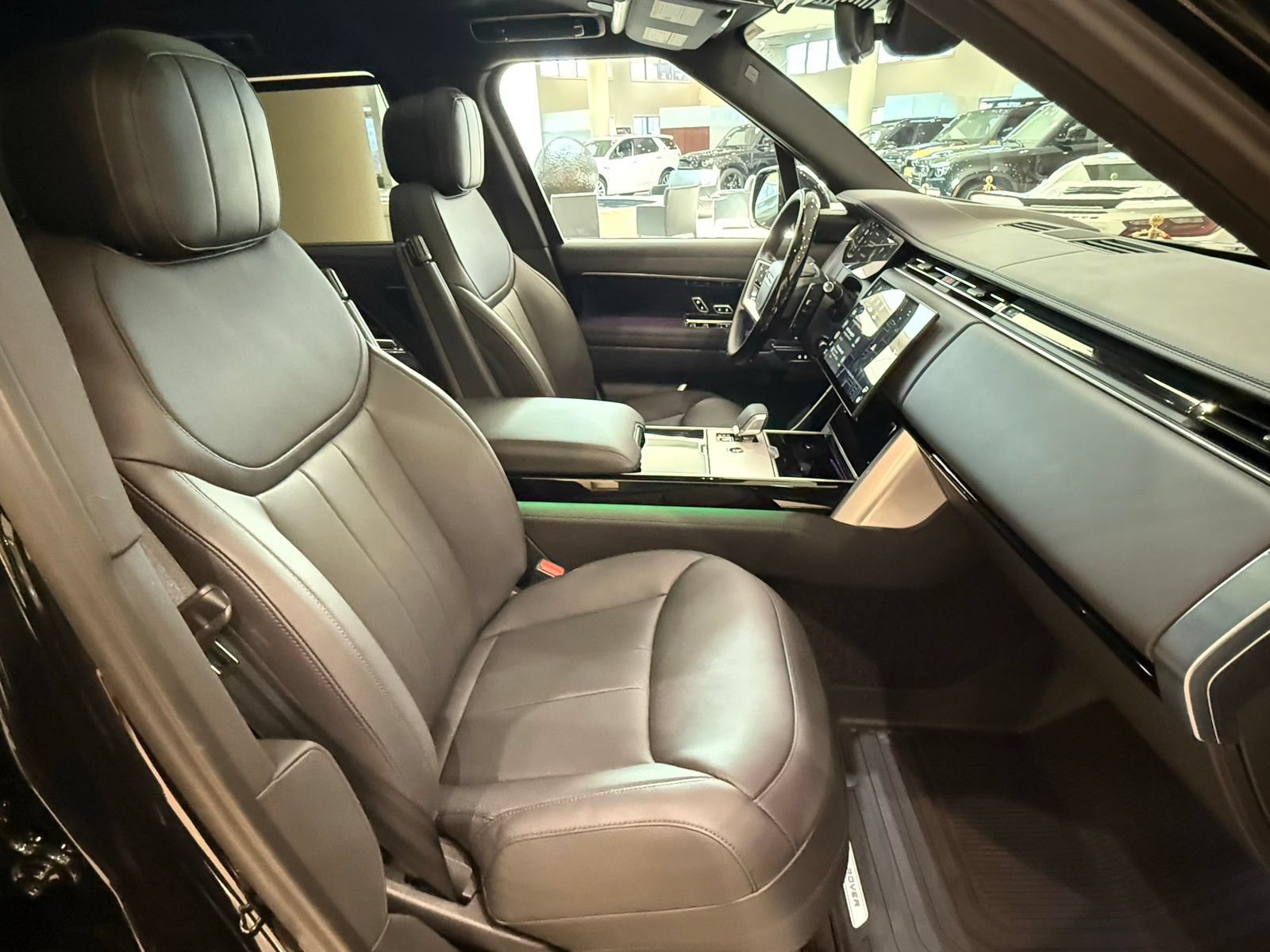 New 2025 Land Rover Range Rover Long Wheelbase SE AWD/4WD image 20