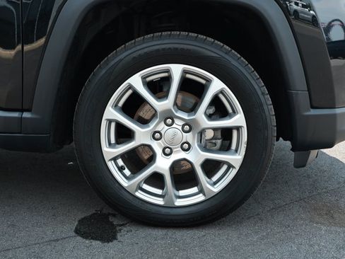 Certified 2022 Jeep Compass Latitude w/ Sun and Sound Group AWD/4WD image 5