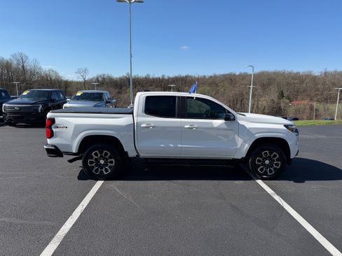 Used 2024 Chevrolet Colorado LT w/ LT Convenience Package III AWD/4WD image 5