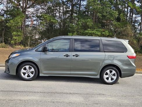 Used 2020 Toyota Sienna L image 7