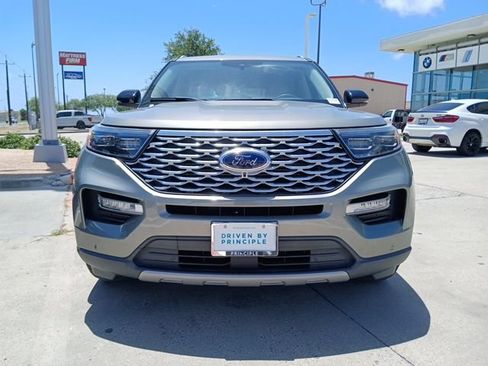 Used 2020 Ford Explorer Platinum w/ Premium Technology Package AWD/4WD image 15