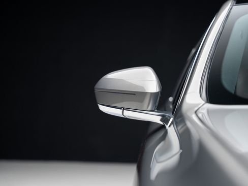 Used 2023 BMW i7 xDrive60 w/ Executive Package 2 image 16