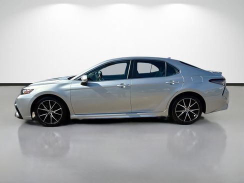 Used 2023 Toyota Camry SE FWD image 6