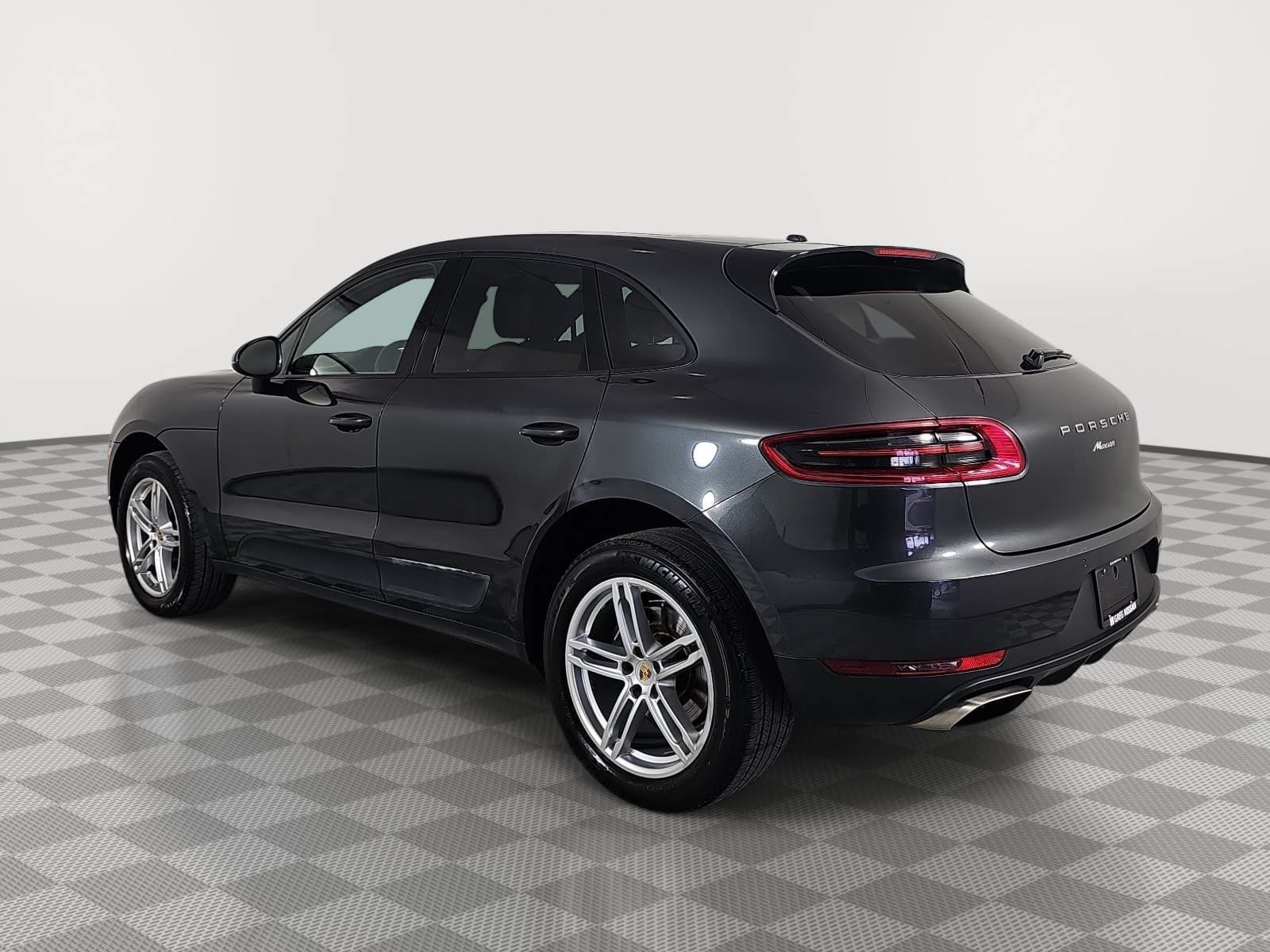 Used 2018 Porsche Macan w/ Premium Package Plus AWD/4WD image 6