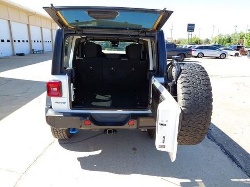 Used 2024 Jeep Wrangler Unlimited Rubicon 4xe AWD/4WD image 31