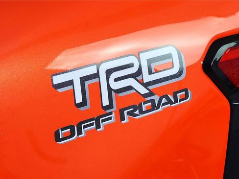 Used 2024 Toyota Tacoma TRD Off-Road image 17