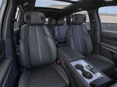 New 2026 Cadillac Vistiq Luxury w/ LPO, Floor Liner Package image 16