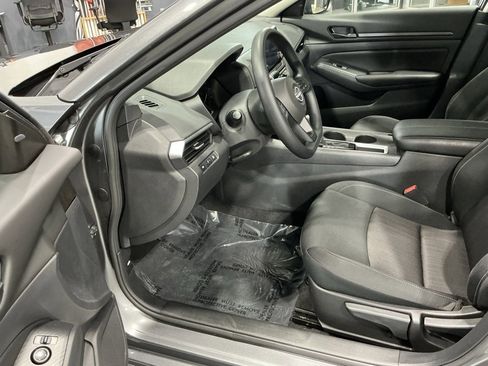 Used 2025 Nissan Altima 2.5 S image 3