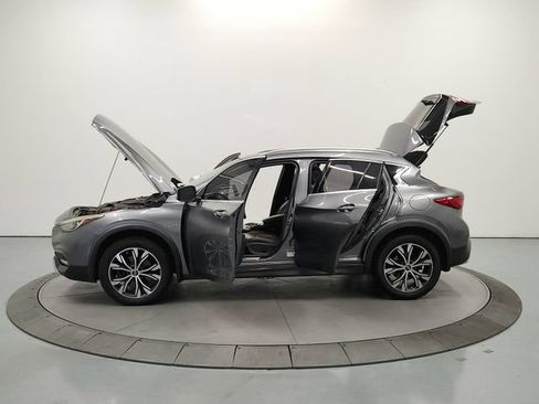 Used 2017 INFINITI QX30 Premium w/ Navigation Package AWD/4WD image 13