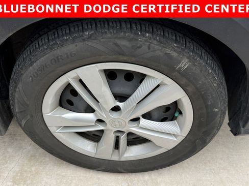 Used 2021 Nissan Kicks S FWD image 17