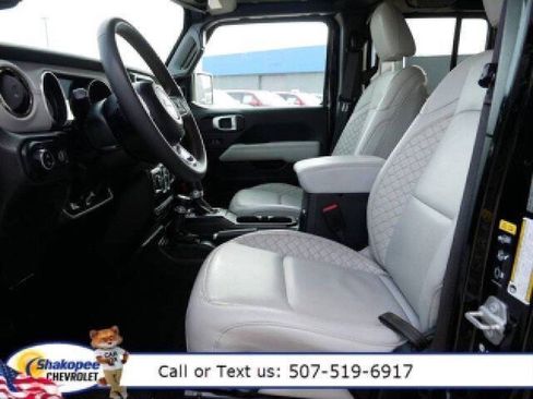 Used 2023 Jeep Gladiator Overland image 9