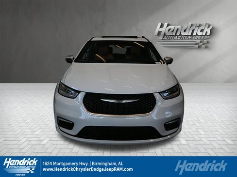 New 2026 Chrysler Pacifica Pinnacle image 1