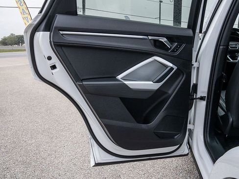 Used 2021 Audi Q3 2.0T Premium w/ Convenience Package image 11