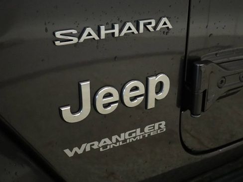 Used 2019 Jeep Wrangler Unlimited Sahara w/ Uconnect 4C Nav & Sound Group image 12