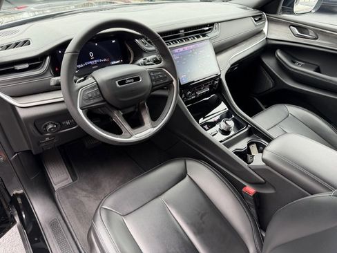 Used 2025 Jeep Grand Cherokee L Limited w/ Black Appearance Package image 9