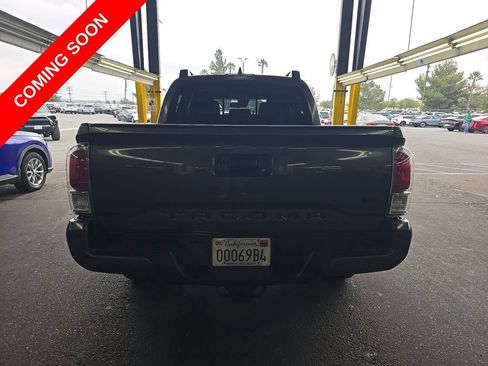 Used 2020 Toyota Tacoma TRD Sport w/ Technology Package RWD image 5