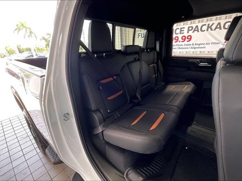 Used 2025 GMC Sierra 2500 AT4 w/ AT4 Premium Plus Package AWD/4WD image 15