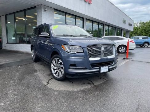 Used 2023 Lincoln Navigator Reserve AWD/4WD image 3