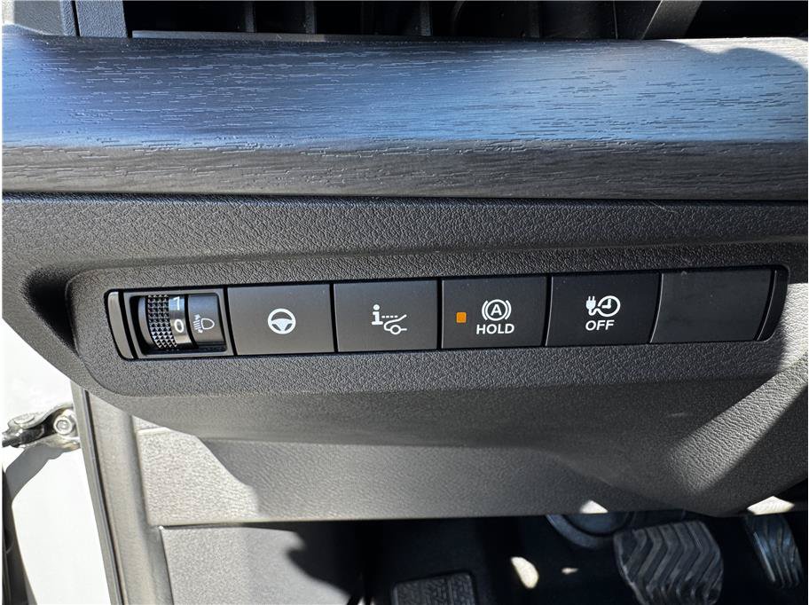 Used 2024 Nissan Ariya AWD image 28