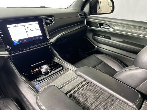 Used 2022 Jeep Wagoneer Series III RWD image 24