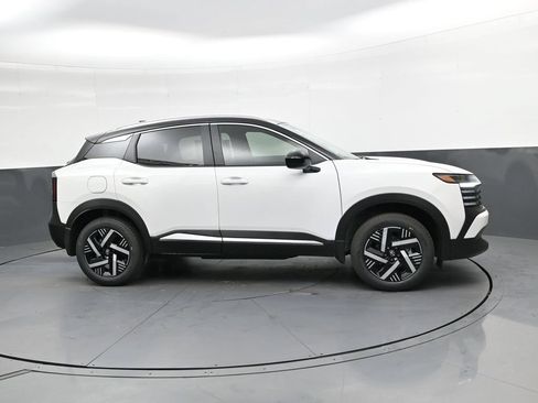 Certified 2026 Nissan Kicks SV w/ SV Premium Package FWD image 4