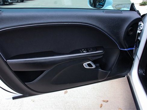 Used 2018 Dodge Challenger SXT image 12