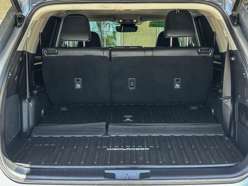 Used 2023 Toyota Highlander Limited FWD image 27