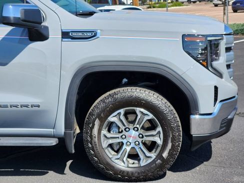Used 2025 GMC Sierra 1500 SLE w/ X31 Off-Road Package AWD/4WD image 10
