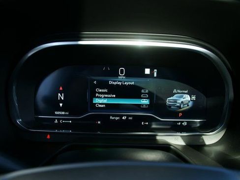 Used 2022 Chevrolet Suburban RST w/ Sport Performance Package image 20