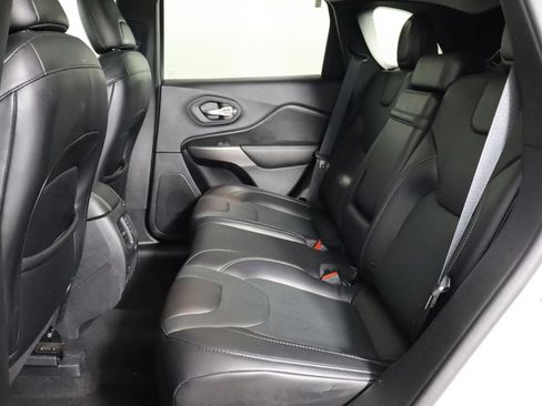 Used 2019 Jeep Cherokee Limited AWD/4WD image 16