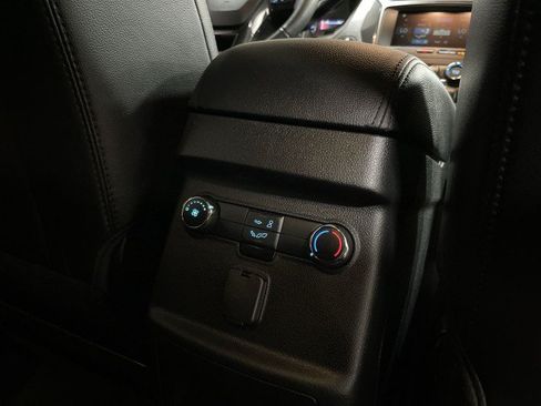 Used 2018 Ford Explorer XLT w/ Equipment Group 202A AWD/4WD image 30