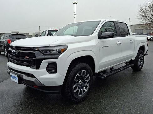 Used 2025 Chevrolet Colorado Z71 image 3