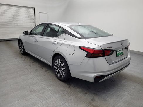 Used 2024 Nissan Altima 2.5 SV image 3