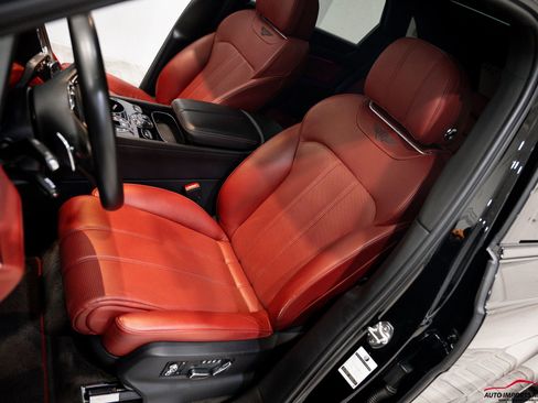 Used 2018 Bentley Bentayga image 40