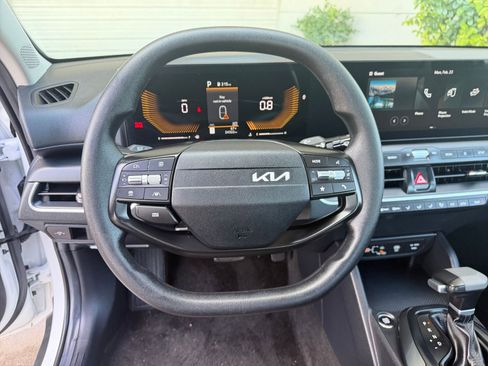 Used 2025 Kia K4 LXS image 29