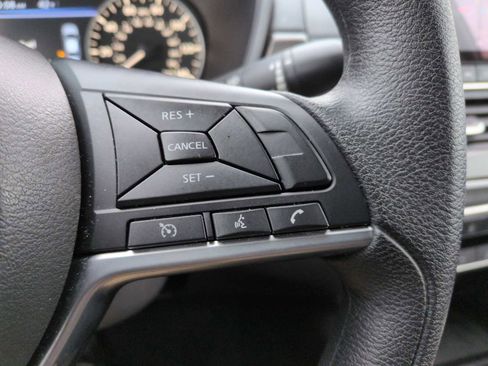 Used 2025 Nissan Altima 2.5 SV FWD image 24