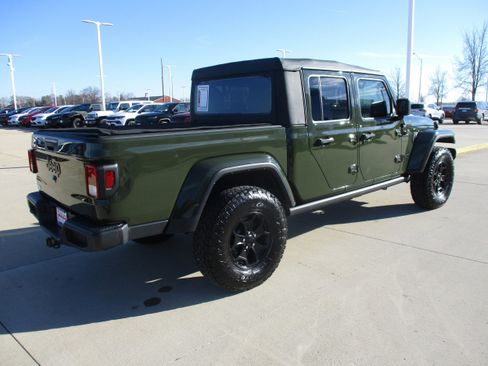 Used 2022 Jeep Gladiator Sport image 8
