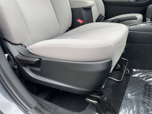 Used 2018 Subaru Forester 2.5i Premium w/ All-Weather Package image 9