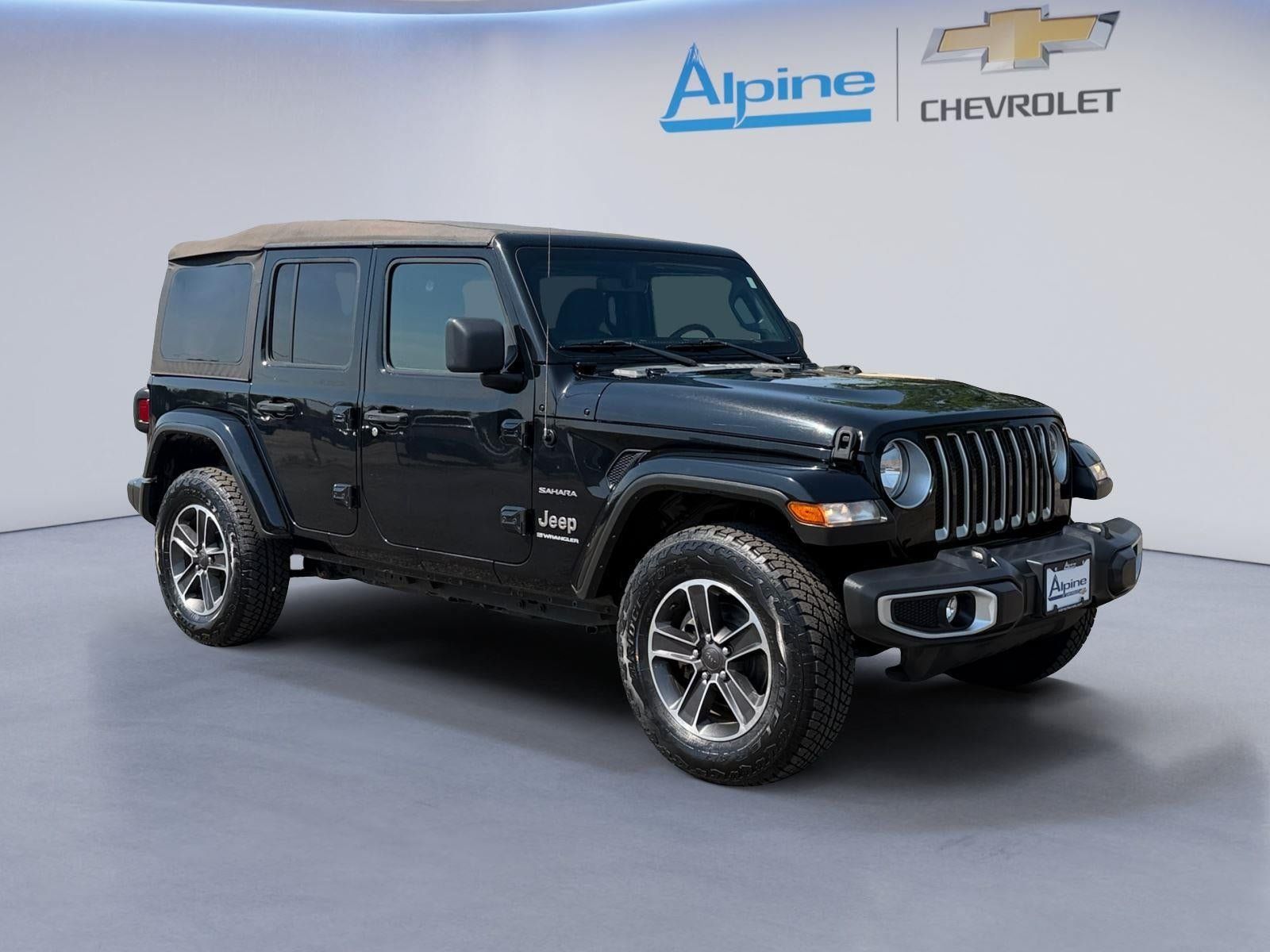 Used 2023 Jeep Wrangler Unlimited Sahara w/ Cold Weather Group AWD/4WD image 7