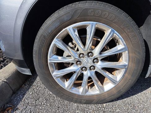 Used 2019 Buick Enclave Premium image 2