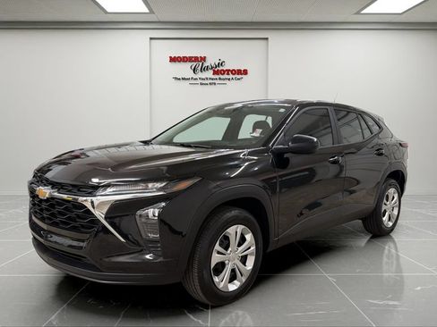 Used 2026 Chevrolet Trax LS FWD image 1