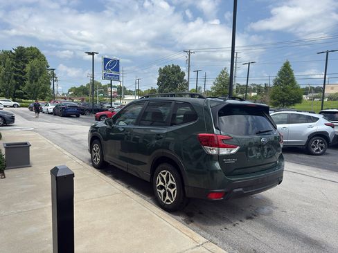 Used 2023 Subaru Forester Premium AWD/4WD image 5