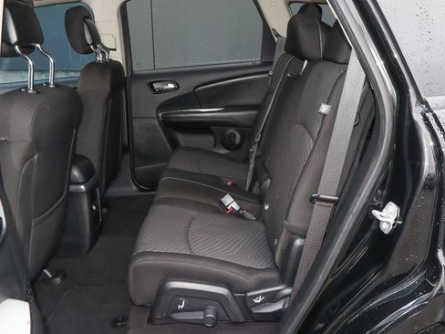 Used 2019 Dodge Journey SE image 8