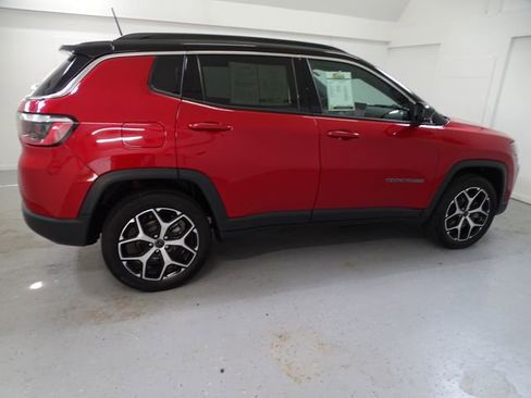 Certified 2025 Jeep Compass Limited AWD/4WD image 24