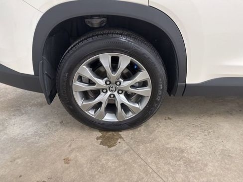 Used 2024 Toyota Grand Highlander Limited image 11