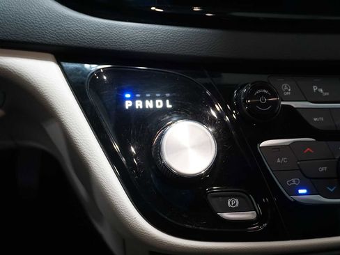 Used 2022 Chrysler Pacifica Touring-L image 21