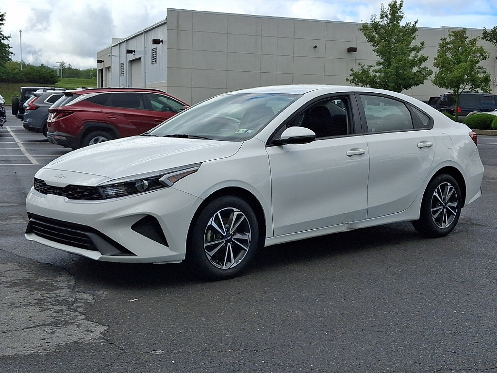 Used 2024 Kia Forte LXS w/ LXS Technology Package FWD image 5